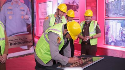 Kapolda Jatim Letakkan Batu Pertama Pembangunan Barak Dalmas Di Bondowoso