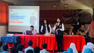 Satresnarkoba Polrestabes Surabaya Sosialisasikan Bahaya Narkoba Di SMPN 56