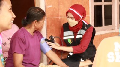 Gelar Bakti Kesehatan, Polres Pacitan Beri Pelayanan Kesehatan Gratis Warga
