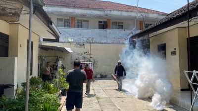 Siedokkes Polresta Malang Kota Lakukan Fogging Cegah DBD