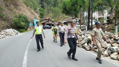 Antisipasi Bahaya Longsor, Polres Pacitan Cek Jalur Pacitan – Ponorogo