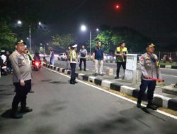 Pergantian Tahun Polres Pelabuhan Tanjung Perak Tindak Puluhan Knalpot Brong di Suramadu