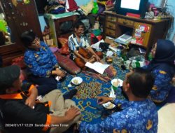 Berikan Motivasi, Lurah Sidodadi Jenguk Ketua RW Yang Lagi Sakit