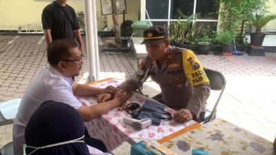 Klinik Pratama Polres Tanjung Perak Gelar Safari Kesehatan Petugas Pelaksana Pemilu di PPK