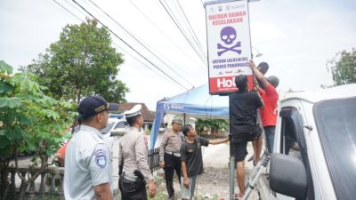 Jelang Mudik Polres Ponorogo Pasang Neon Box di Jalur Rawan Kecelakaan