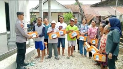 Polres Tulungagung Salurkan Bantuan Sembako Untuk Warga Terdampak Bencana di 3 Desa