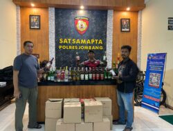 Polisi Amankan Seorang Pemuda dan Ratusan Botol Miras dari Berbagai Merk di Jombang