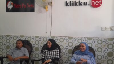 Kolaborasi Dua Media, Advokad Muda Bagikan 400 Kotak Daging Sapi dan Kambing