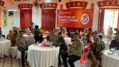 Sosial, Polsek Simokerto Berikan Obat Gratis Serta Bagikan 50 Paket Sembako ke Masyarakat