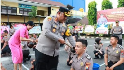 27 Personil Polri Naik Pangkat, Kapolres Tanjung Perak Pimpin Upacara Berlangsung