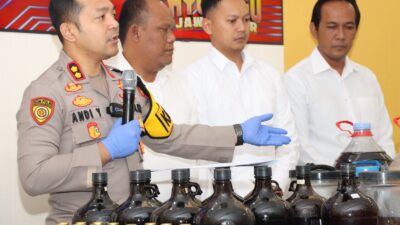 Polres Batu Ungkap Home Industri Minuman Beralkohol Diduga Ilegal