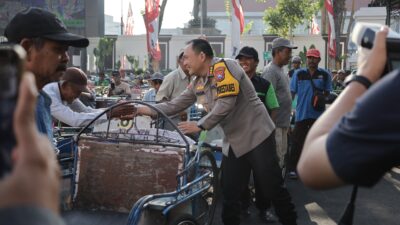 Sarapan Bareng Abang Becak, Kapolrestabes Surabaya Jalin Silaturahmi dan Perkuat Kamtibmas