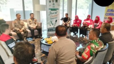 Polrestabes Surabaya Perkuat Harmoni Jelang Pilkada 2024 Lewat “Jum’at Curhat” dan Bantuan Sosial