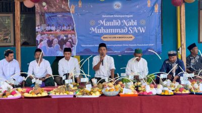 SMA Negeri 4 Bangkalan Merayaka Kelahiran Kanjeng Nabi Muhammad Saw di Halaman Sekolah