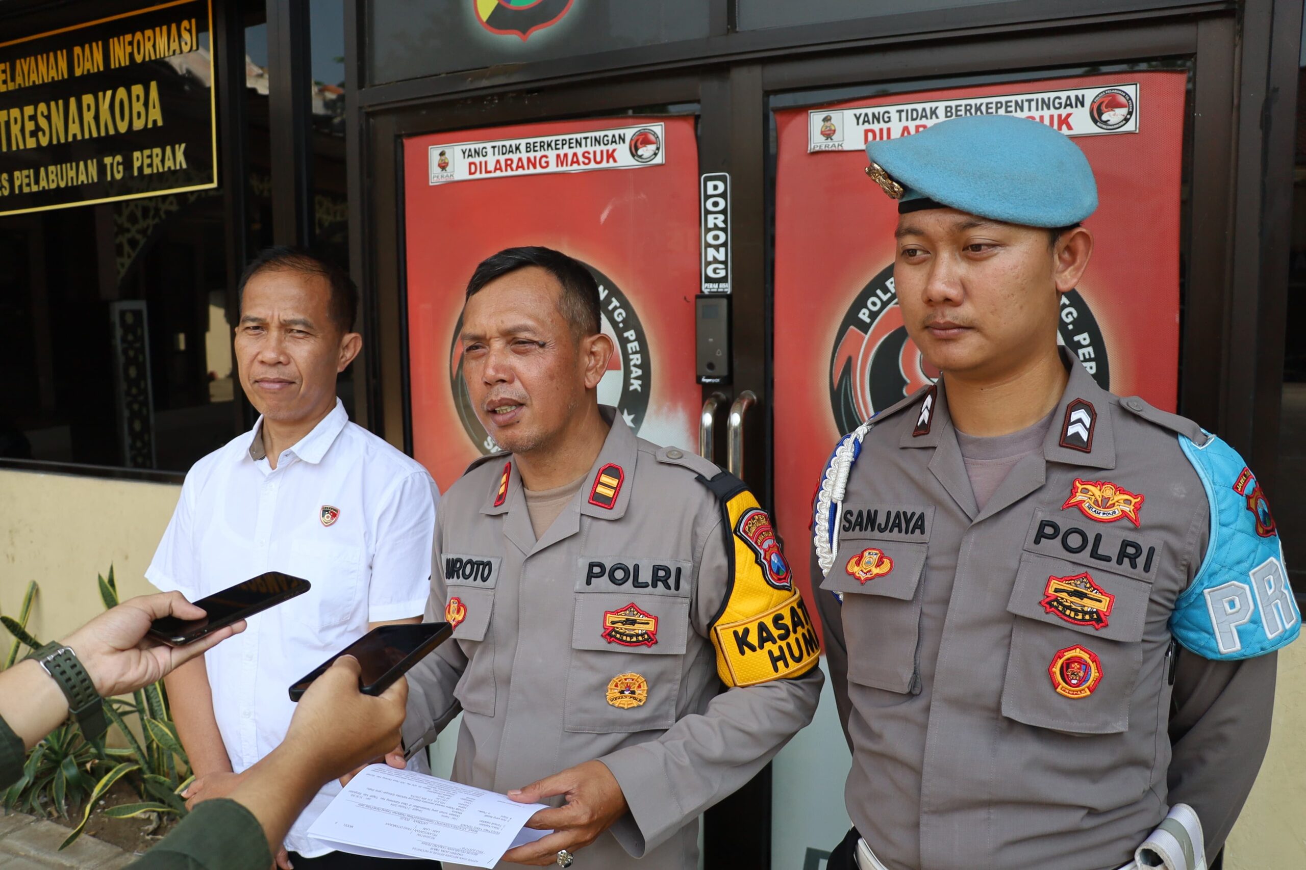 Foto : Oknum Ketua KONI Kota Probolinggo Terbukti Pengguna Sabu, Polisi Limpahkan ke Panti Rehabilitasi