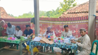 Foto : Pemilihan Di Dusun Bunut Desa Muktesareh Kecamatan Kedungdung Sampang Berjalan Damai