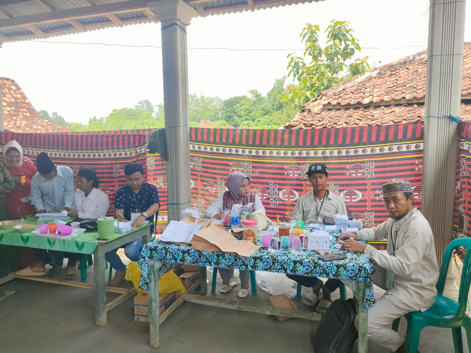 Foto : Pemilihan Di Dusun Bunut Desa Muktesareh Kecamatan Kedungdung Sampang Berjalan Damai