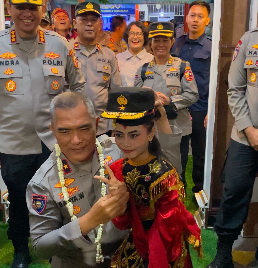 Foto : Brigjen Pol. Badya Wijaya Mengapresiasi 3 Pilar Simokerto Saat Kunjungi Kampung Inovatif Tambak Segaran Surabaya