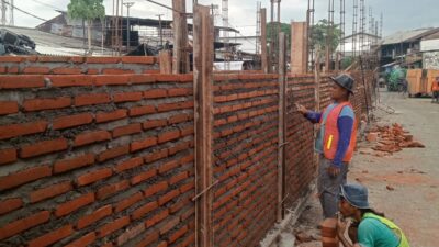 Foto : Pembangunan Kios PD Pasar Loak Saat Dikerjakan
