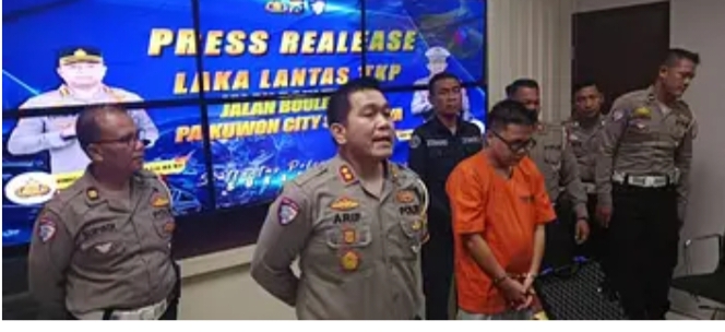 Foto : Driver Mercy Hitam Mabuk, Berakibat Tabrakan Beruntun di Jalan Kenjeran