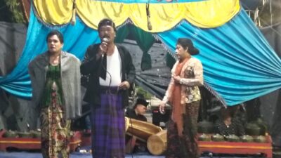 Foto : Tokoh Masyarakat Gundih Haji ORE Gelar Tradisi Sandur Madura