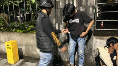 Tim Jogoboyo Polrestabes Surabaya Amankan 5 Pemuda Konvoi Perguruan Silat di Jalan Ahmad Yani