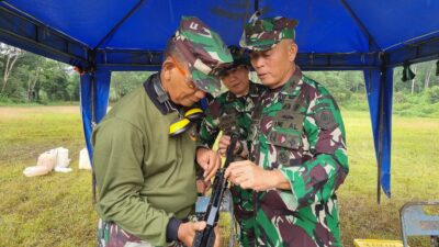 Foto ; Ir Kodiklatal Meninjau Lattek Siswa Dikmata TNI AL di Purboyo Malang Selatan
