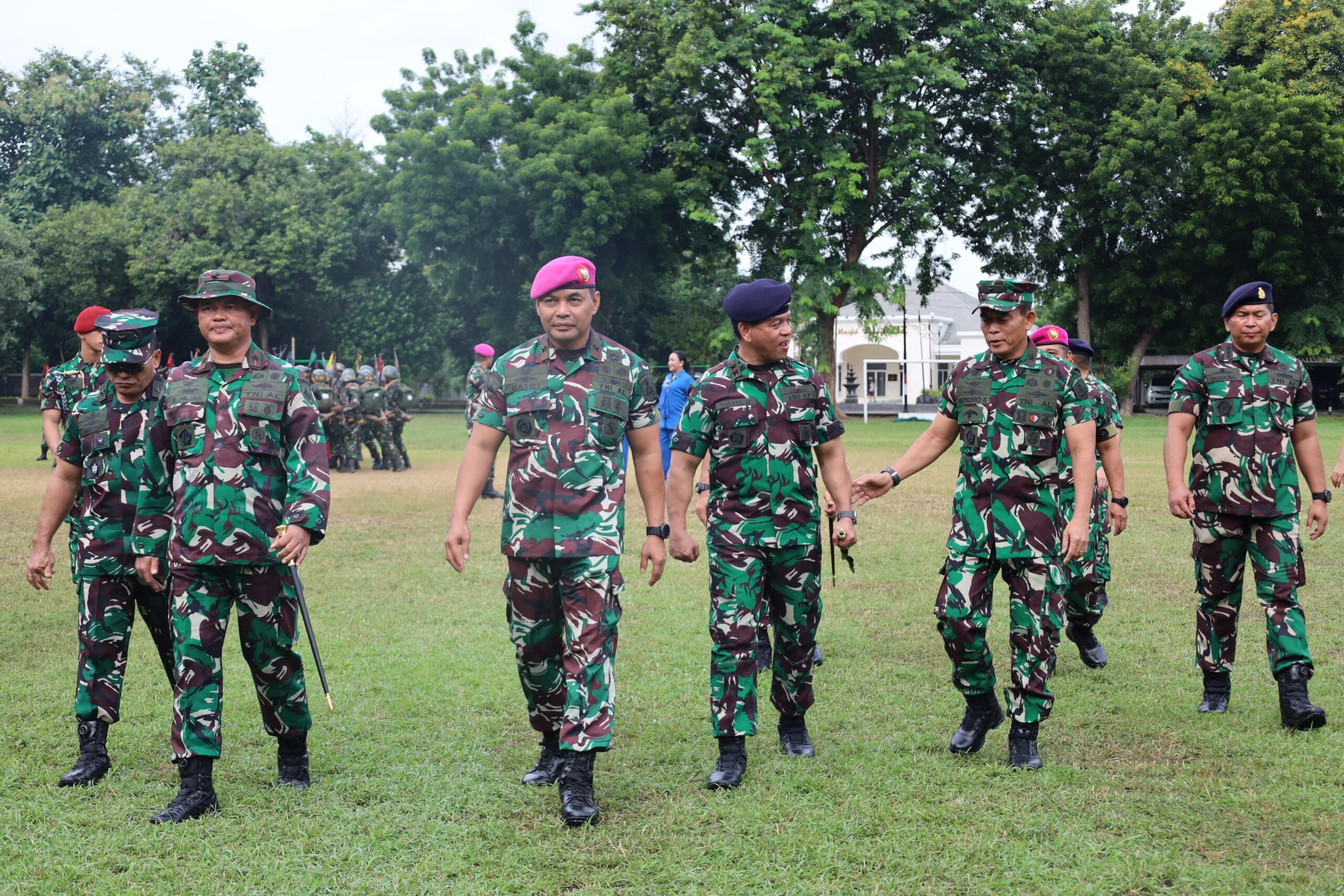 Foto : Pejabat Kodiklatal Tinjau Lattek Dopper Siswa Dikko Marinir - 175