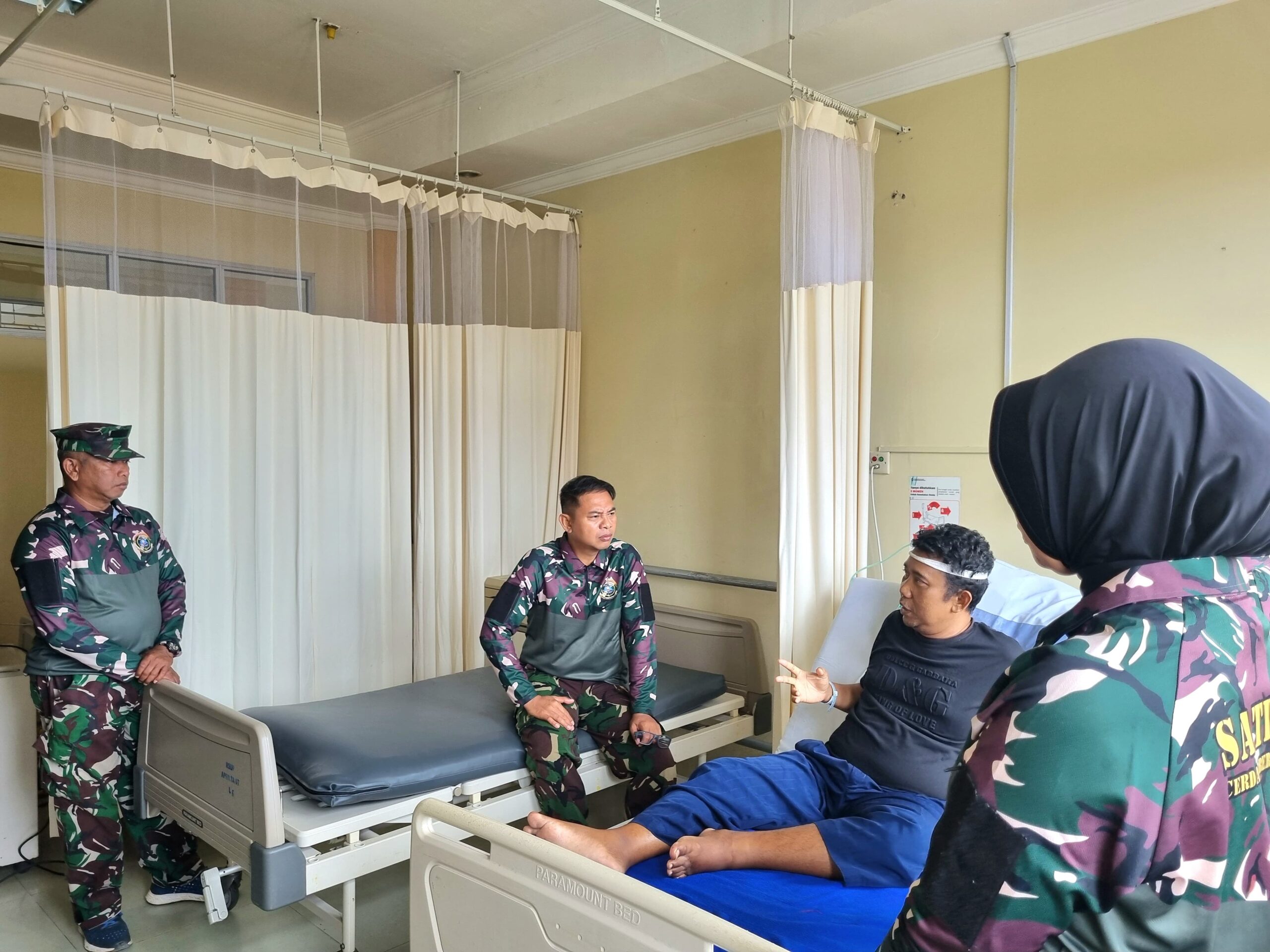 Foto ; Dansatdik-1 Kodiklatal Berikan Semangat Prajurit Yang Sedang Dirawat Di Rumah Sakit