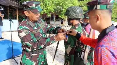Foto : Dansatdik - 4 Kodiklatal Manado Tutup Lattek Berganda Siswa Dikmata TNI AL