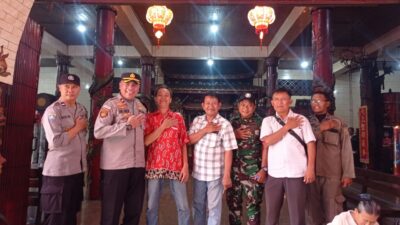 Polsek Pabean Lakukan Sterilisasi di Klenteng Hoin Tiek Hain, Jamin Keamanan Perayaan Imlek