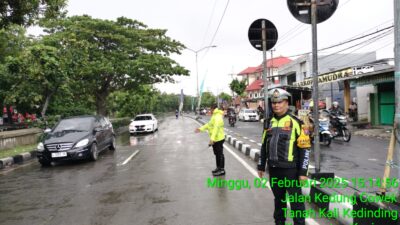 Foto : Kasatlantas Polres Tanjung Perak Pastikan Kamseltibcarlantas Terkendali