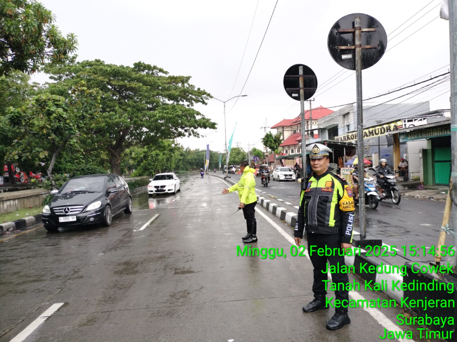Foto : Kasatlantas Polres Tanjung Perak Pastikan Kamseltibcarlantas Terkendali