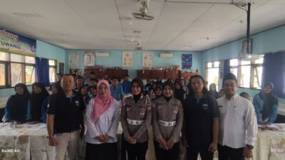 Foto : Anggota KJJT Banyuwangi Kolaborasi Dengan Polresta Banyuwangi Pentingnya Berlalu Lintas