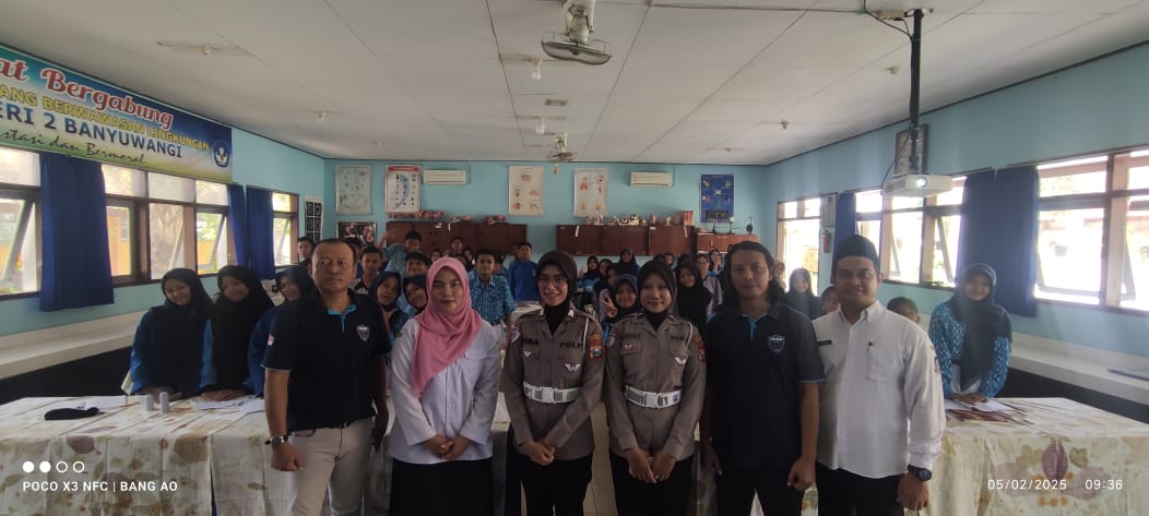 Foto : Anggota KJJT Banyuwangi Kolaborasi Dengan Polresta Banyuwangi Pentingnya Berlalu Lintas