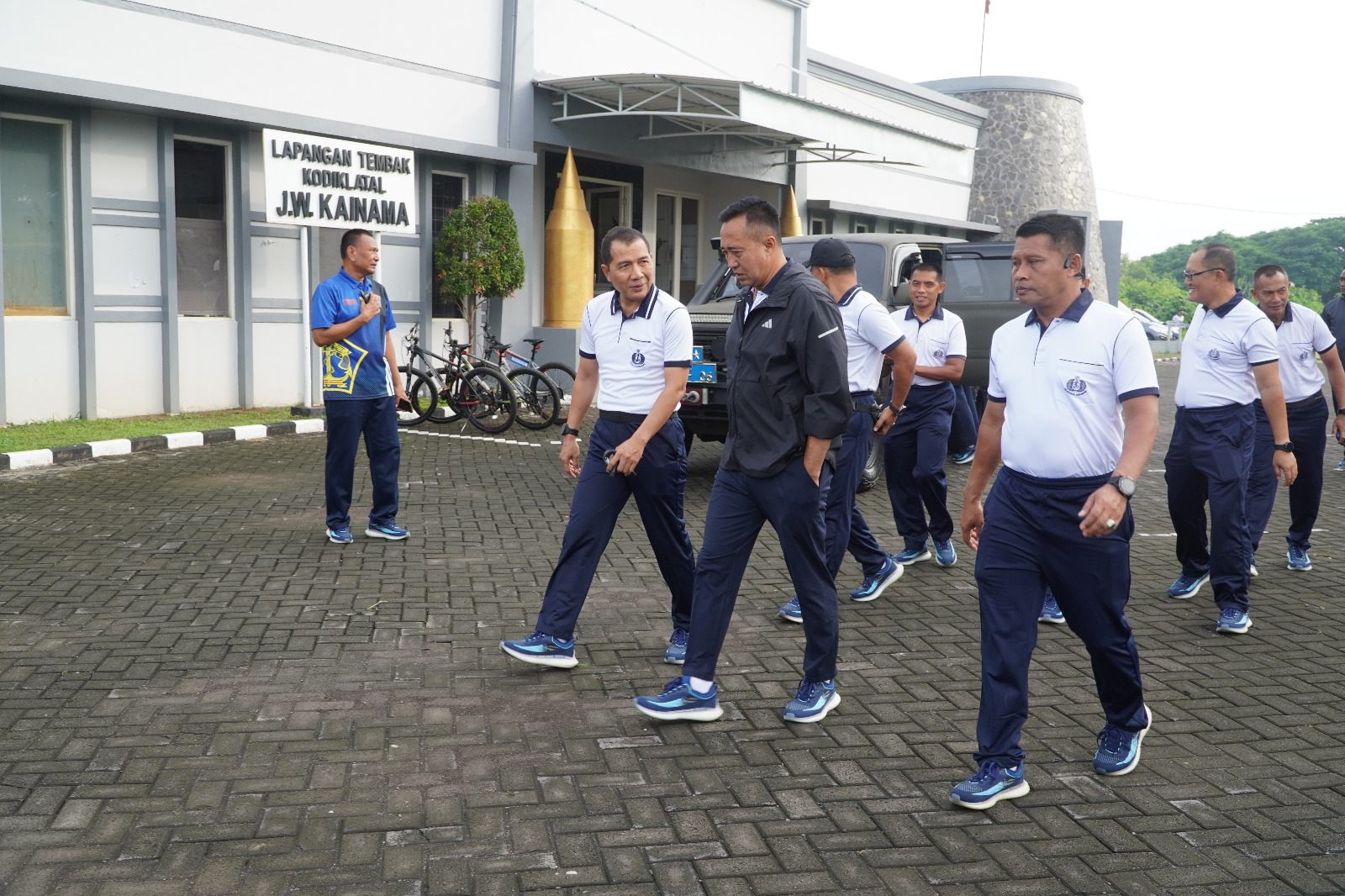 Foto : Pertajam Naluri Tempur Prajurit, Dankodiklatal Pimpin Latihan Menembak