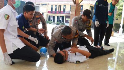Polres Pelabuhan Tanjung Perak Bekali Bhabinkamtibmas dengan Pelatihan PPGD