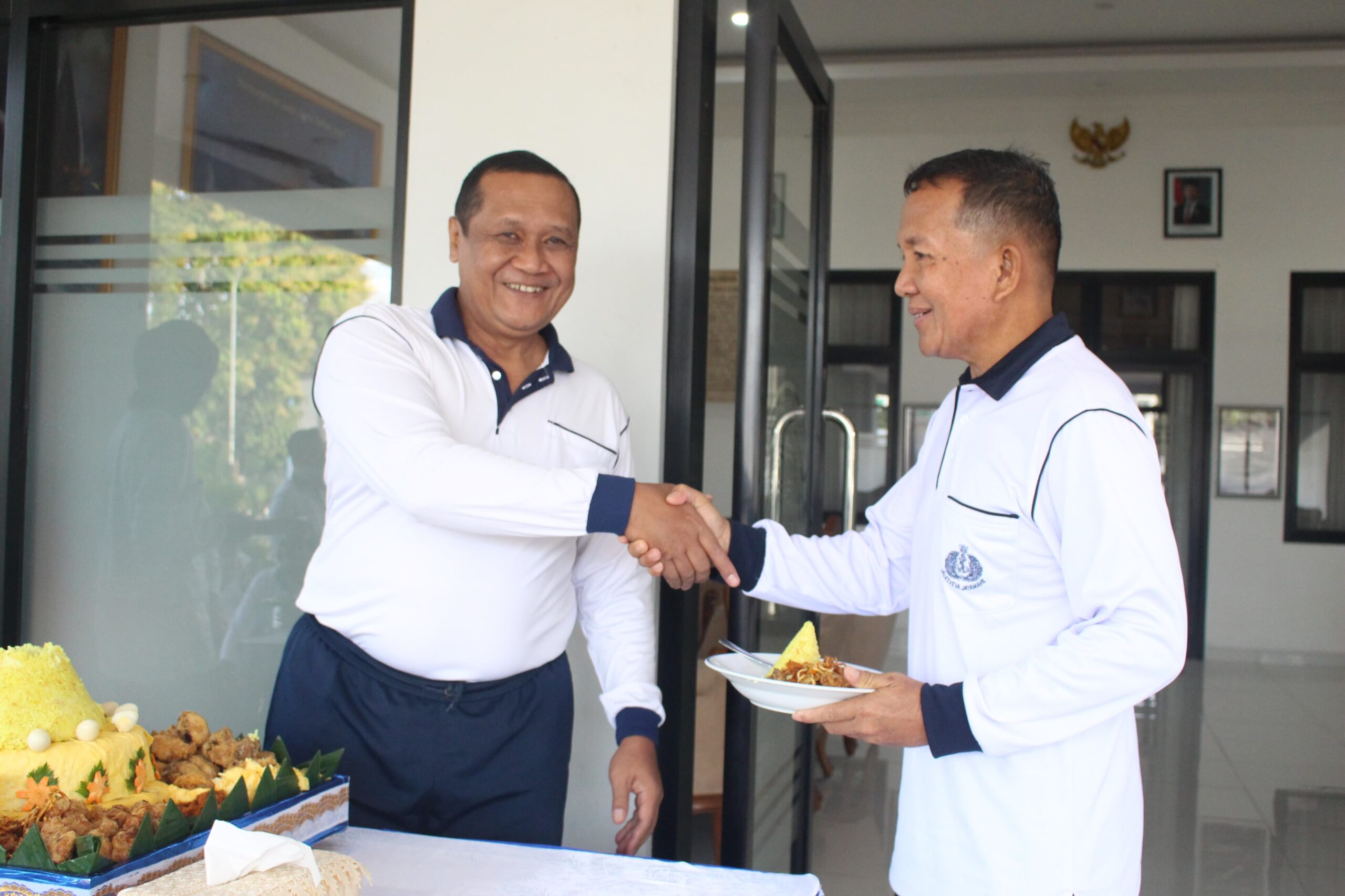 Foto ; Peringati HUT Ke-2, Satdik - 2 Kodiklatal Makassar Gelar Coffee Morning dan Fun Shooting