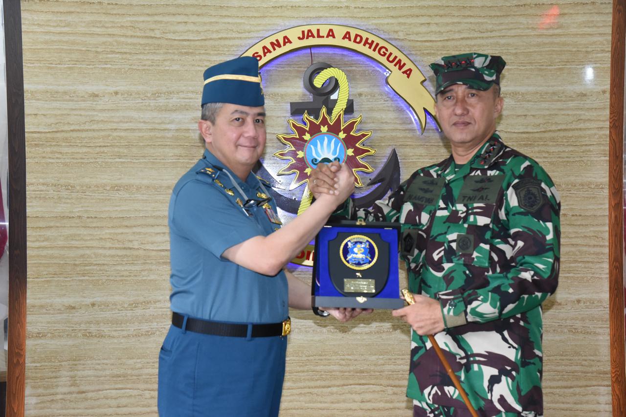 Foto : Tingkatkan Soliditas, Dankodiklatal Terima Courtesy Call Tiga Pejabat TNI AL