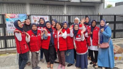 Bulan Ramadhan yang Penuh Berkah, Ibu Ibu KSH (Kader Surabaya Hebat) Bagikan Ratusan Takjil
