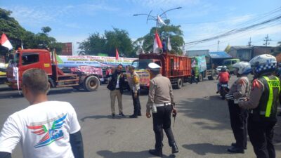Tiada Henti dan Tak Pernah Lelah, Kasat Lantas Beserta Anggota Melakukan Keamanan dan Kenyamanan