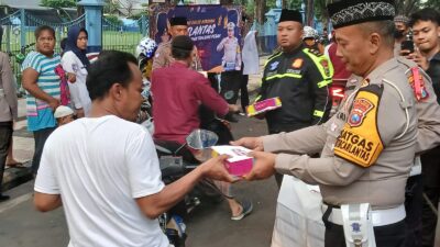 Ratusan Paket Takjil di Bagikan, Kasatlantas: Sebuah bentuk Kepedulian Polri
